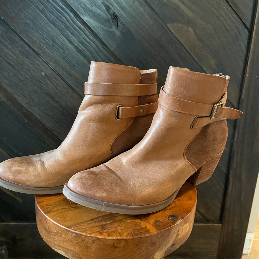 Korks leather booties